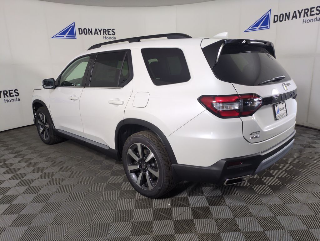 2025 Honda Pilot Touring photo 2