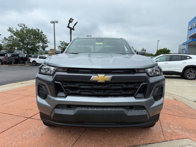2025 Chevrolet Colorado Work Truck LT photo 2