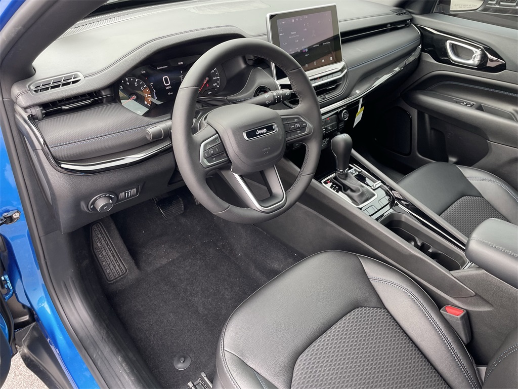 2025 Jeep Compass Latitude photo 10