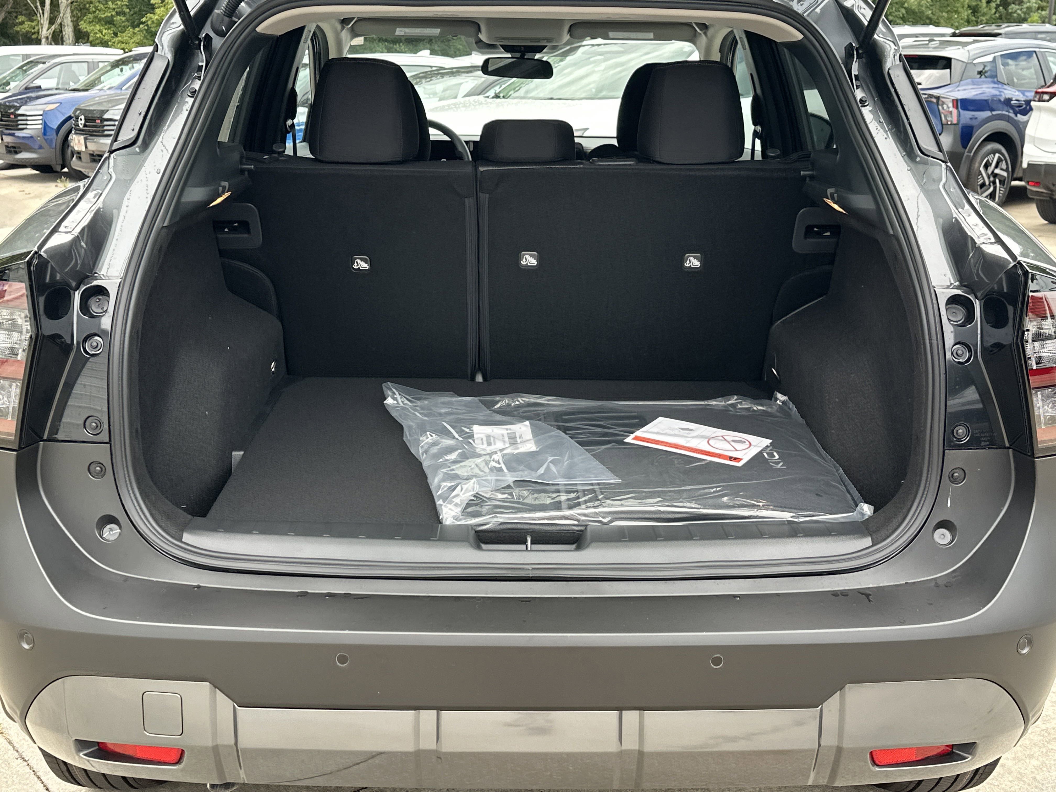 2025 Nissan Kicks SV photo 2