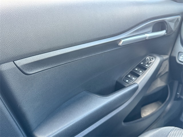 2023 Kia Seltos LX photo 32