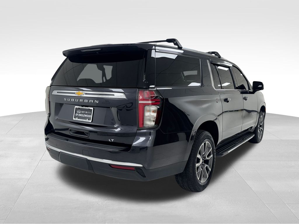 2022 Chevrolet Suburban LT photo 4