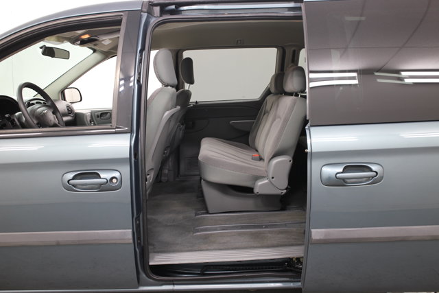 2007 Chrysler Town & Country LX photo 18