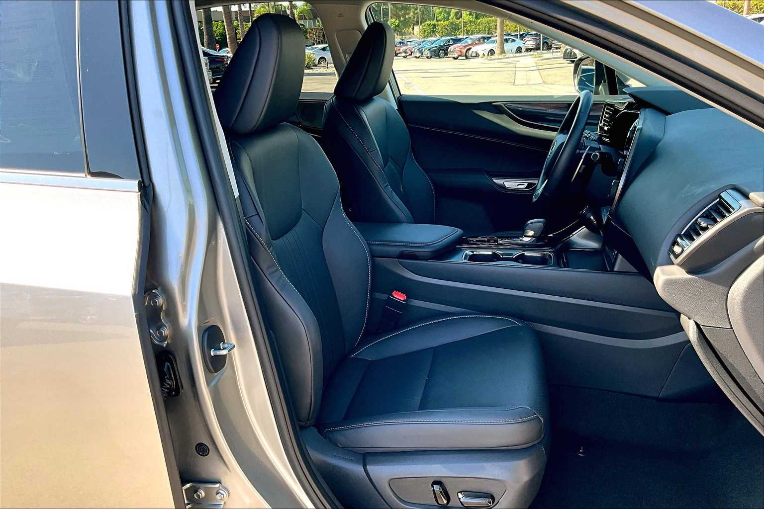 2025 Lexus NX 250 photo 8