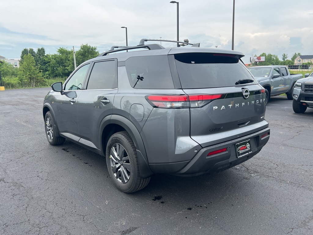 2025 Nissan Pathfinder SV photo 5