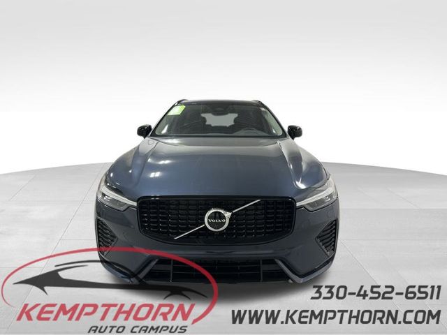 2025 Volvo XC60 Plus's photo