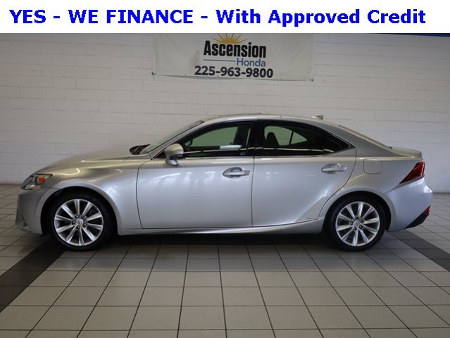 2016 Lexus IS 200t photo 3