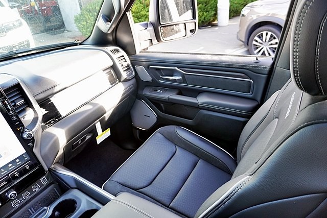 New 2026 Granite Crystal Metallic Clear-Coat Exterior Paint RAM Laramie image 30