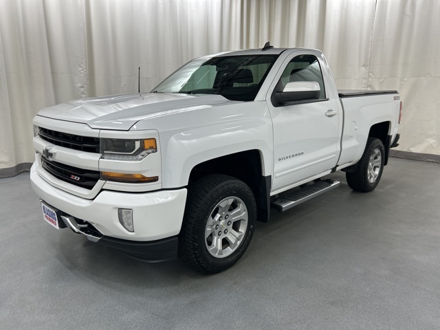 2017 Chevrolet Silverado 1500 LT photo 2