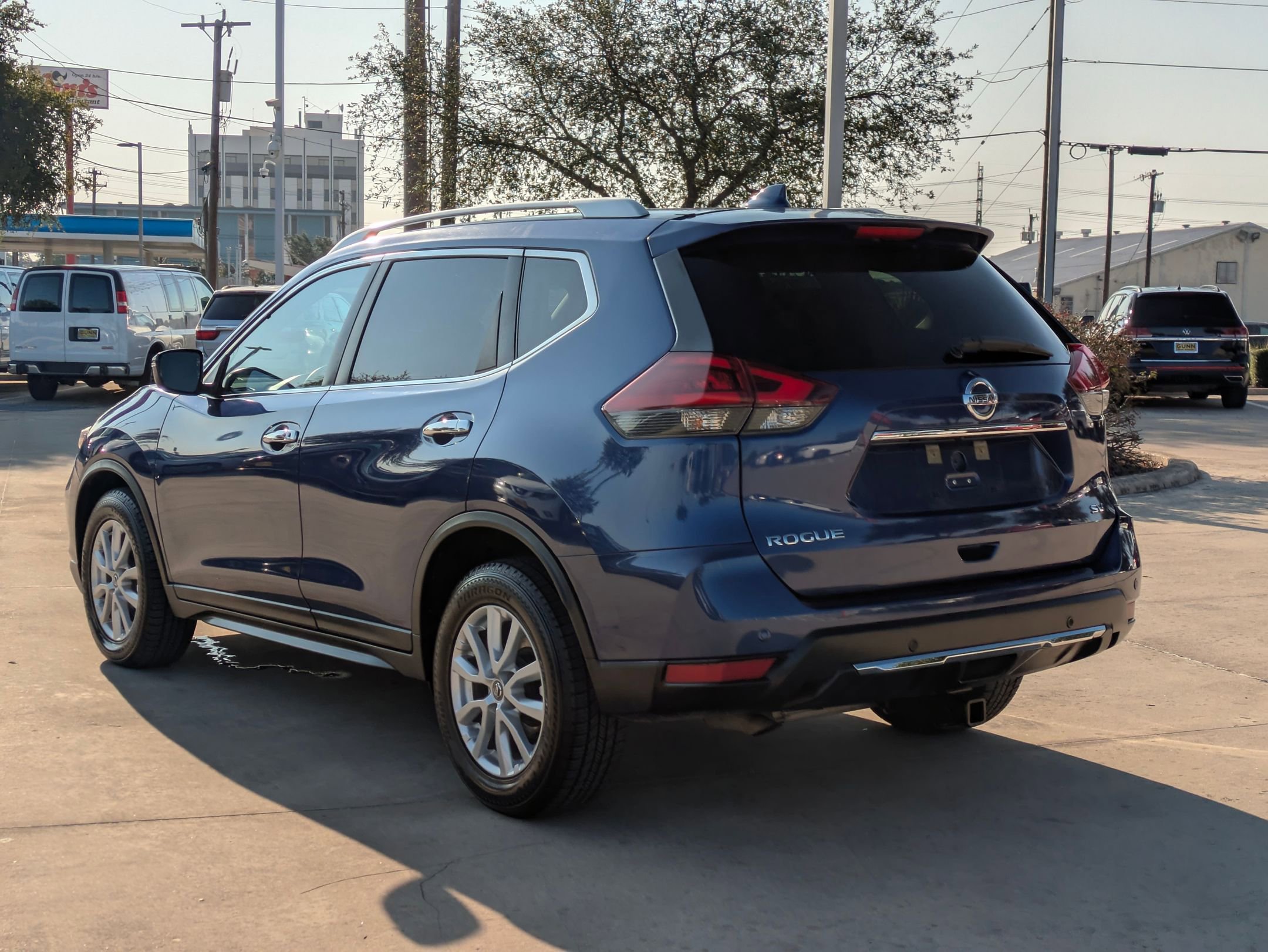 2020 Nissan Rogue SV photo 5
