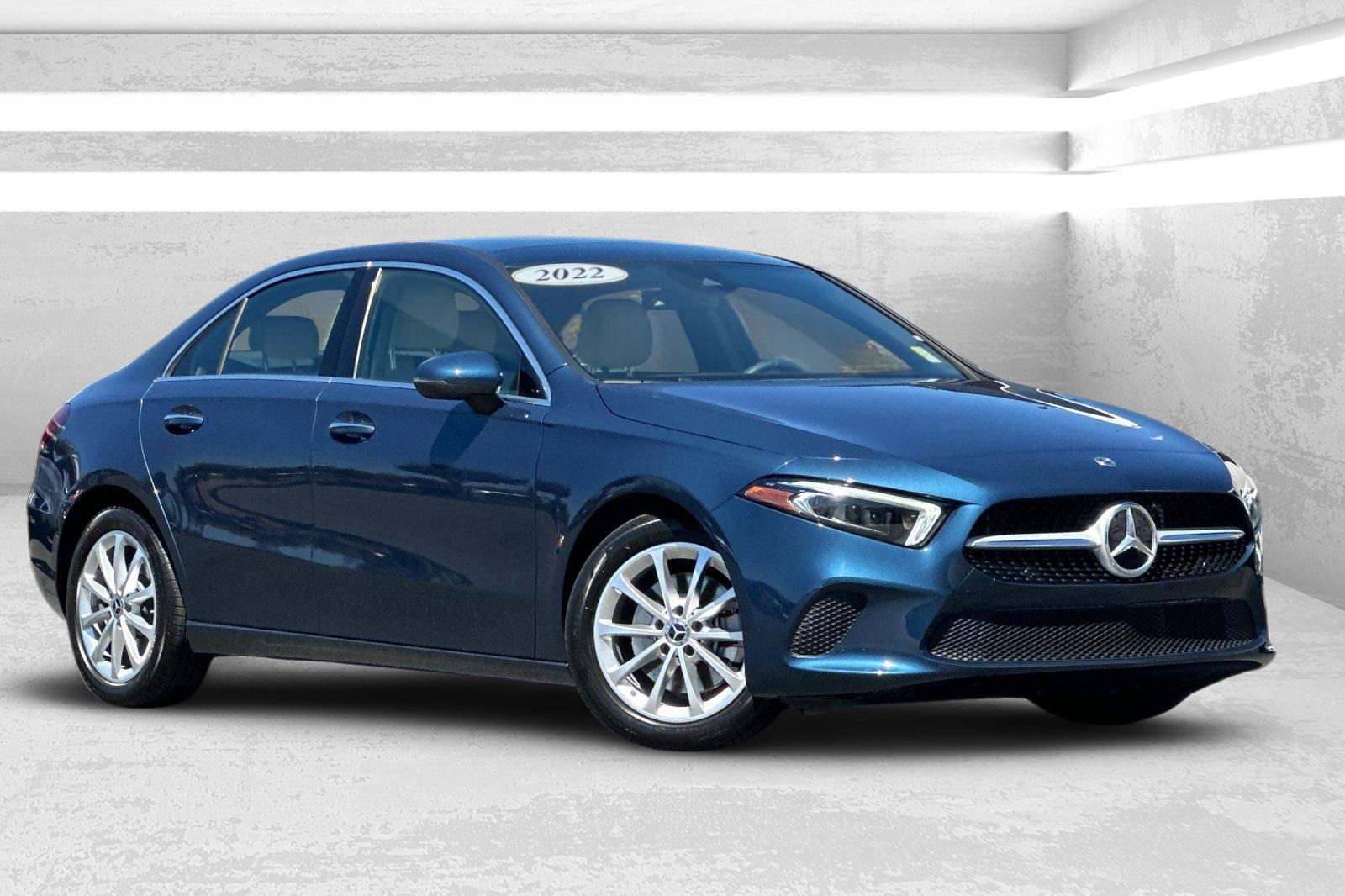 2022 Mercedes-Benz A-Class A220's photo