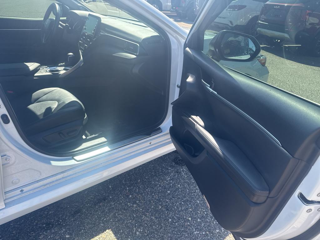 2023 Toyota Camry Hybrid XLE photo 12