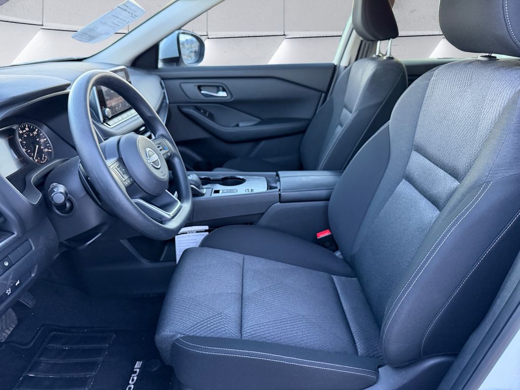 2024 Nissan Rogue SV photo 5