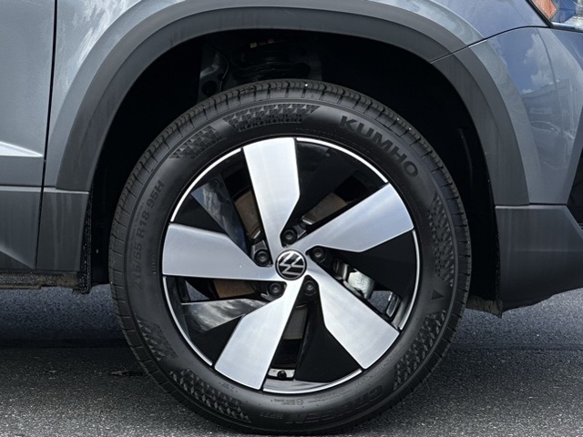 2024 Volkswagen Taos S photo 3