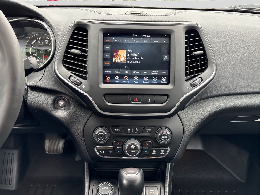 2022 Jeep Cherokee Latitude Lux photo 16