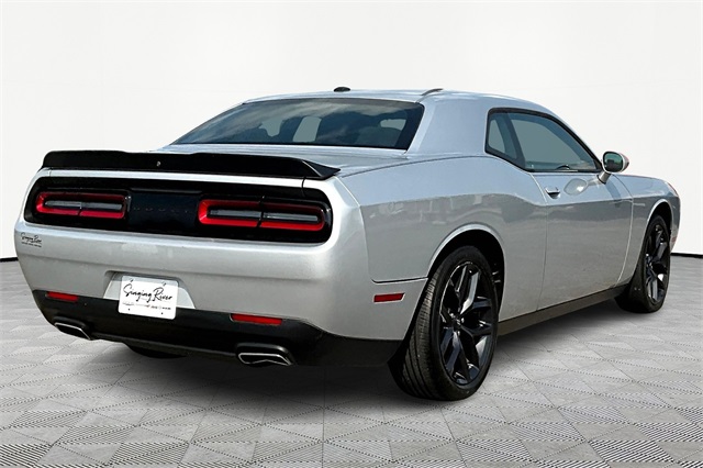 2022 Dodge Challenger SXT photo 3