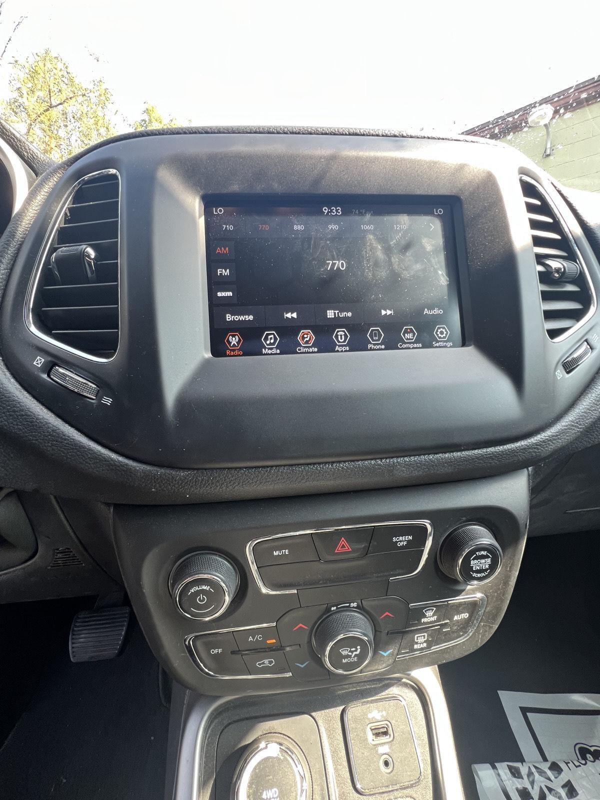 2020 Jeep Compass Latitude photo 9
