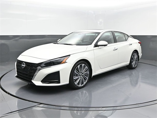 2025 Nissan Altima SL's photo