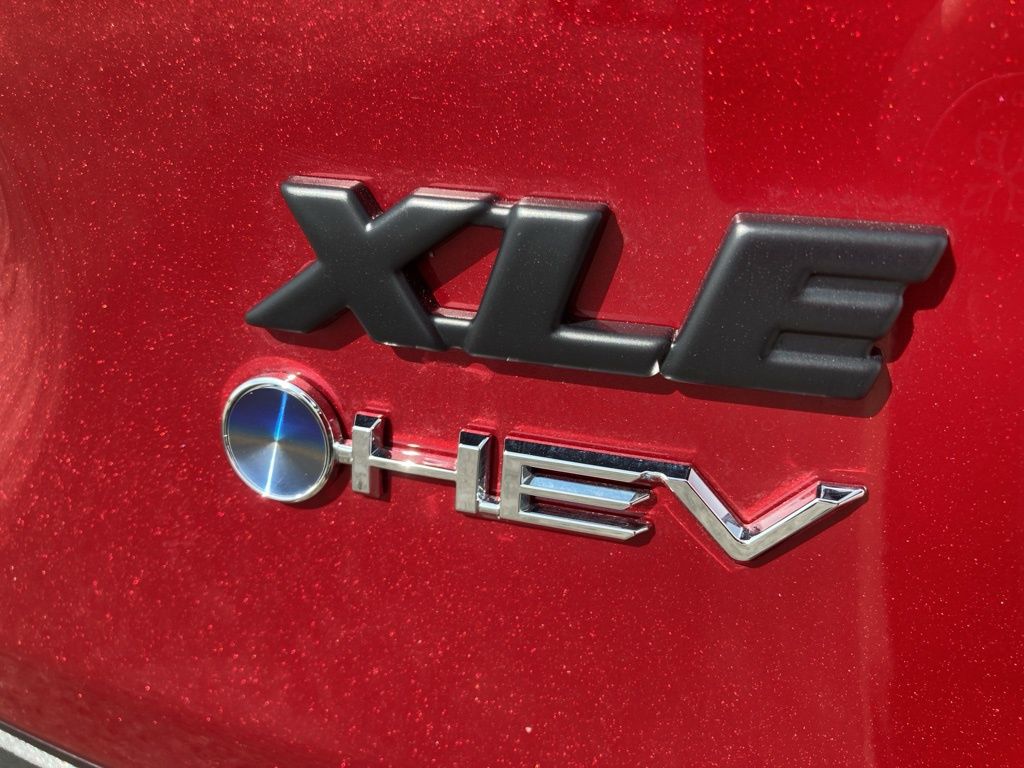 2025 Toyota RAV4 XLE photo 33