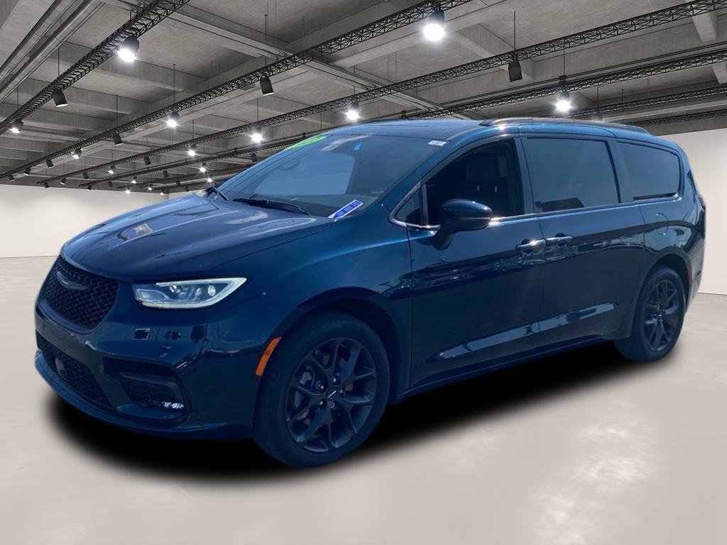 2022 Chrysler Pacifica Touring L photo 3