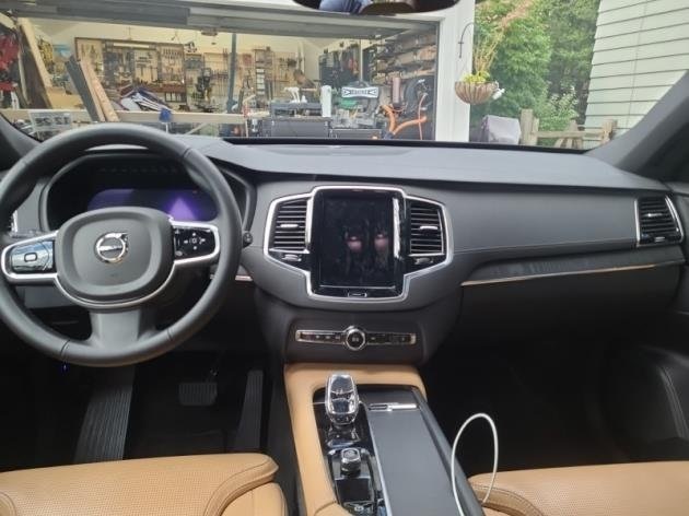 2024 Volvo XC90 Ultimate photo 2