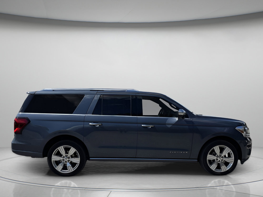 2022 Ford Expedition MAX Platinum photo 2