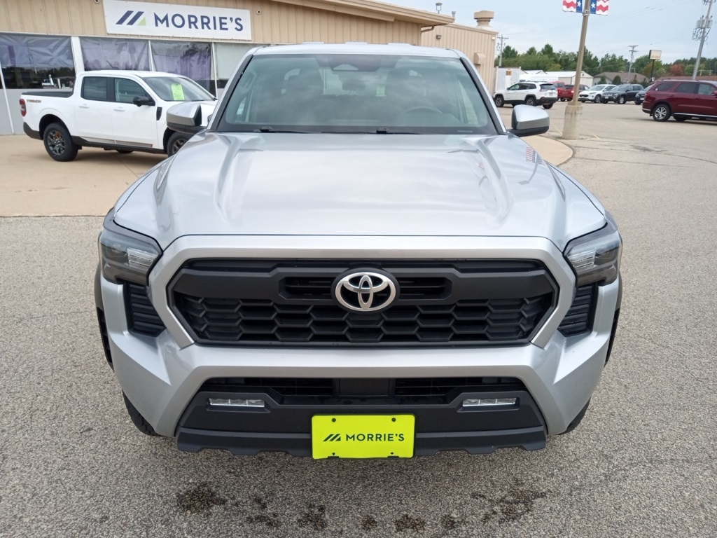 2024 Toyota Tacoma TRD Off-Road photo 2