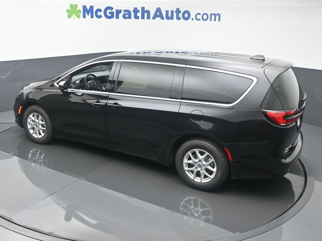 2025 Chrysler Pacifica photo 19