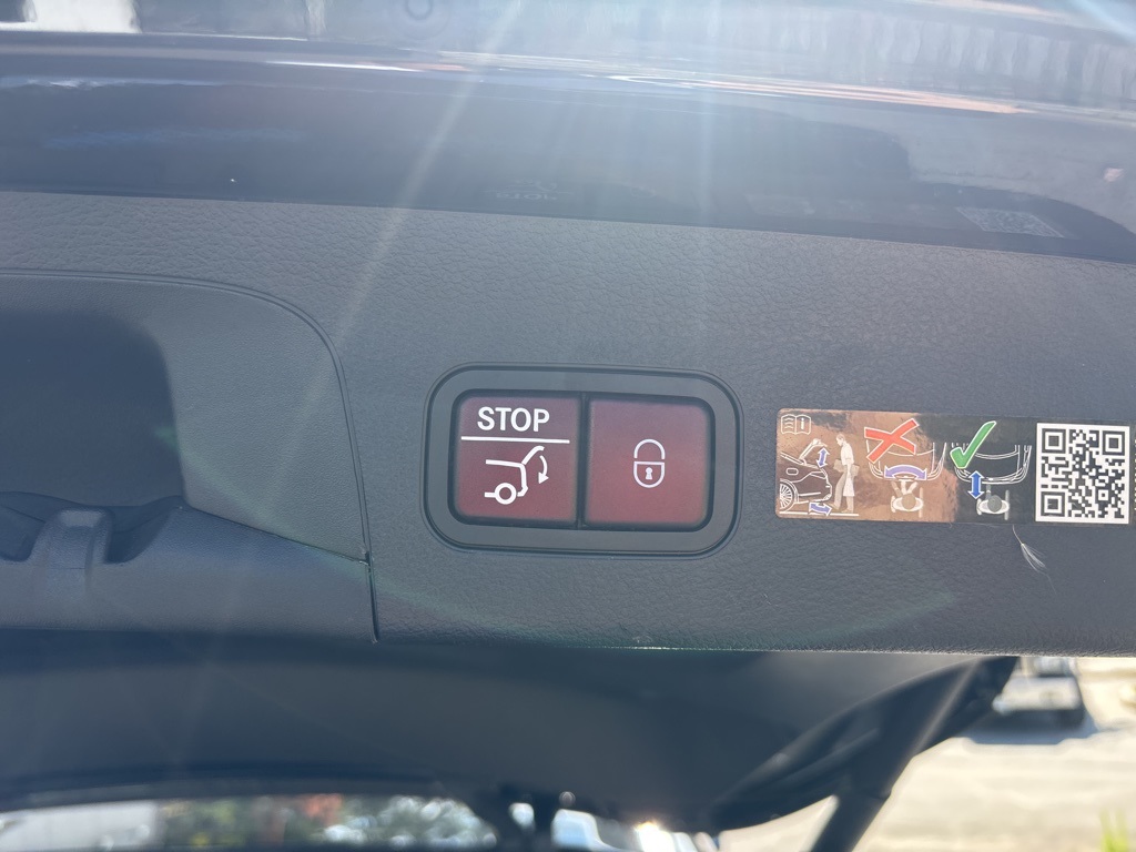 2025 Mercedes Benz GLS 450 4MATIC photo 10