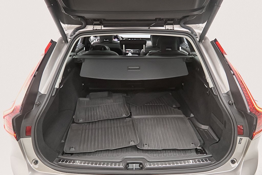 2026 VOLVO V90CC - Image 11