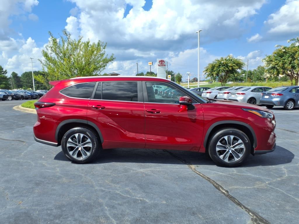 2024 Toyota Highlander XLE photo 8