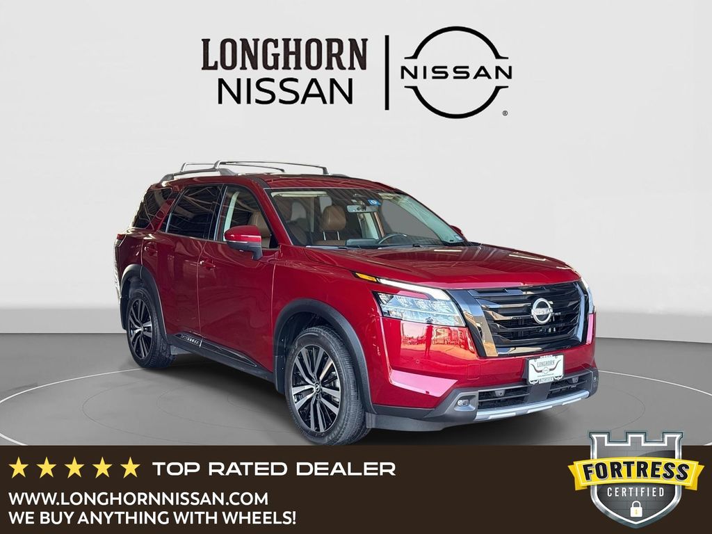 2024 Nissan Pathfinder Platinum's photo