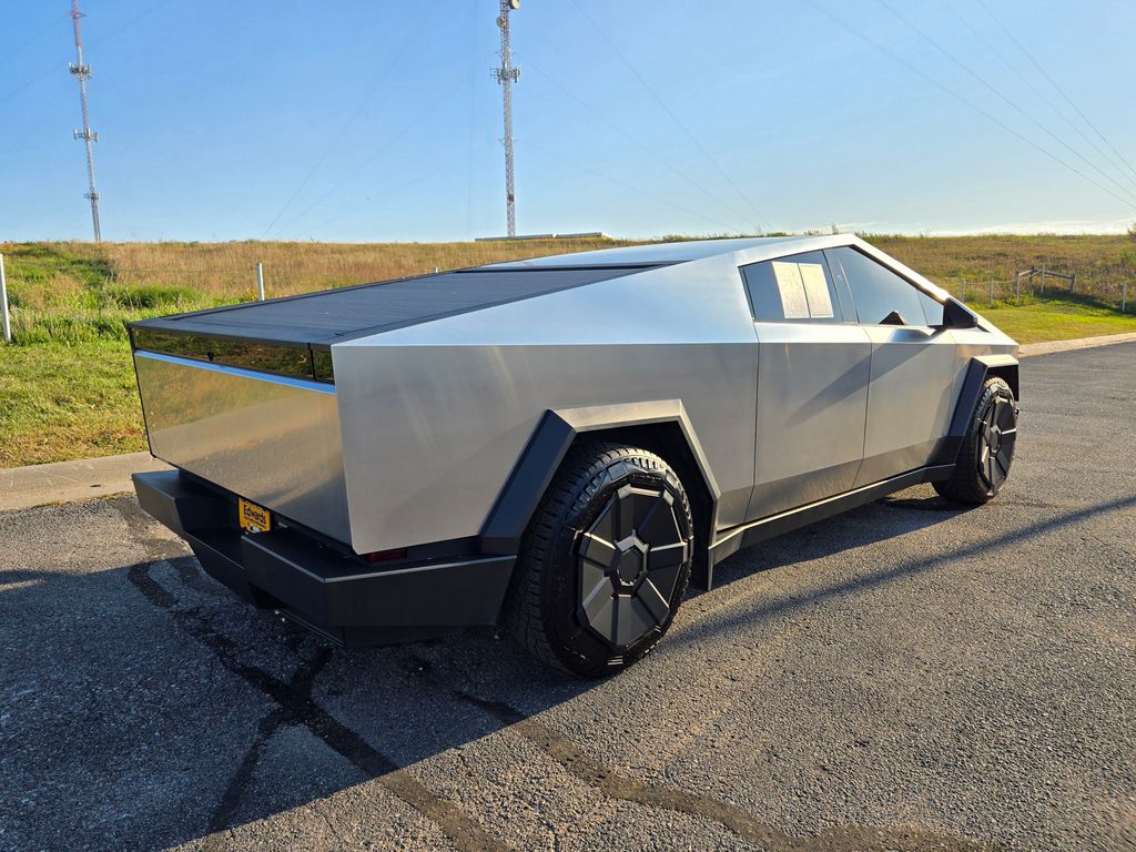 2024 Tesla Cybertruck photo 3