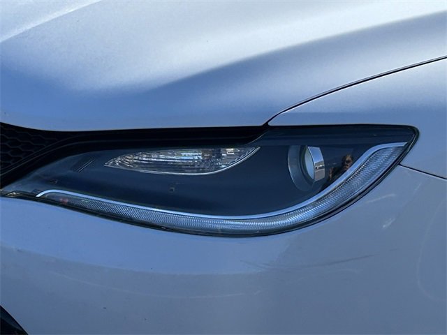 2016 Chrysler 200 S photo 24