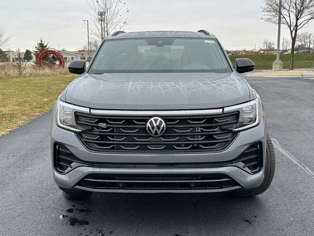2026 Volkswagen Atlas Cross Sport SEL R-Line photo 2