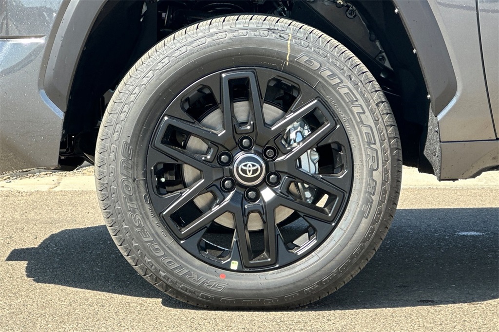 2025 Toyota Tundra Limited CrewMax photo 22