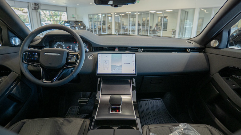 2026 Land Rover Range Rover Evoque Dynamic SE photo 15