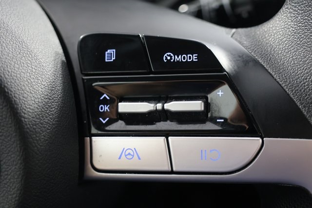 2023 Hyundai Elantra SEL photo 12