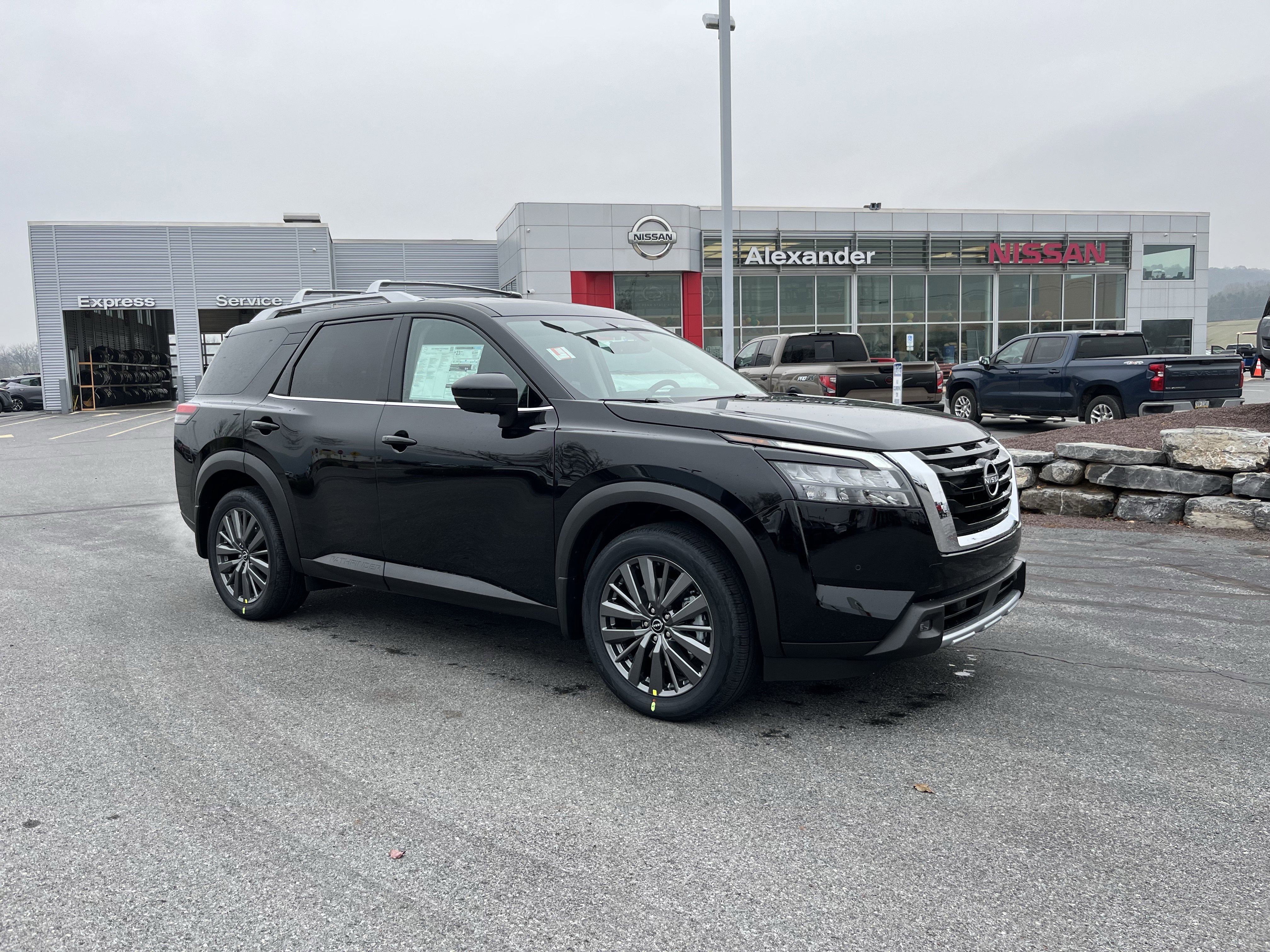 2025 Nissan Pathfinder SL's photo