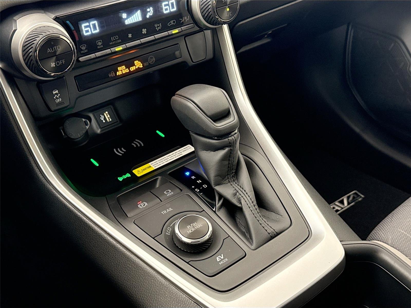 2025 Toyota RAV4 Hybrid XLE photo 19