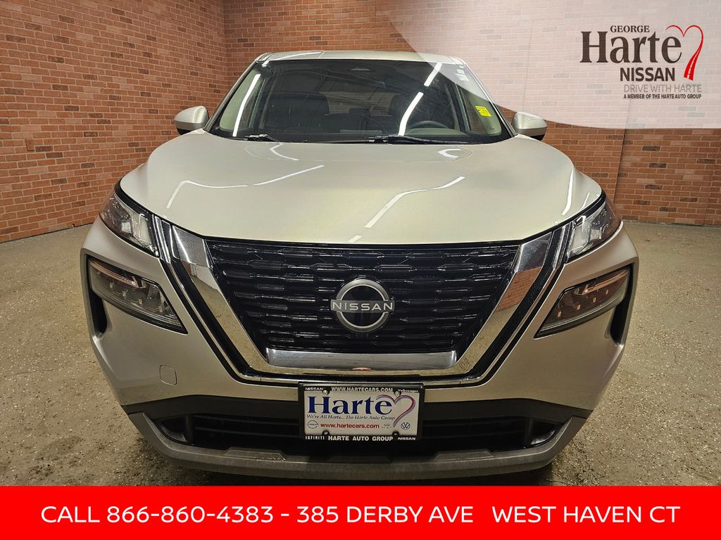 2023 Nissan Rogue SV photo 2