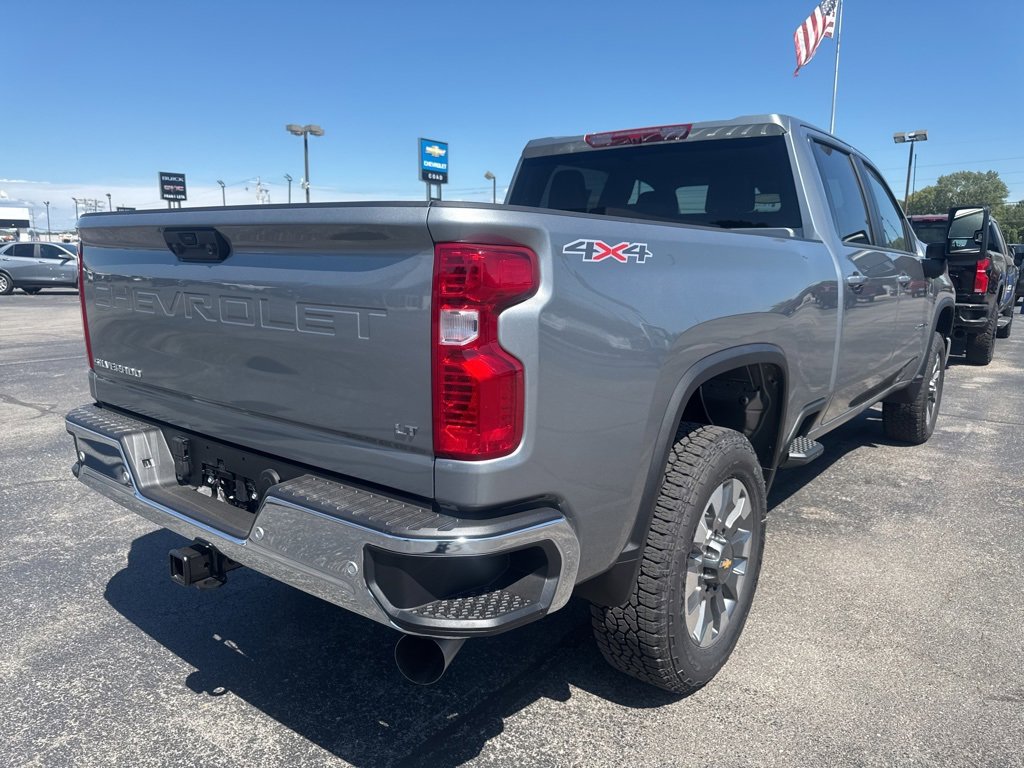 2025 Chevrolet Silverado 2500HD LT photo 3