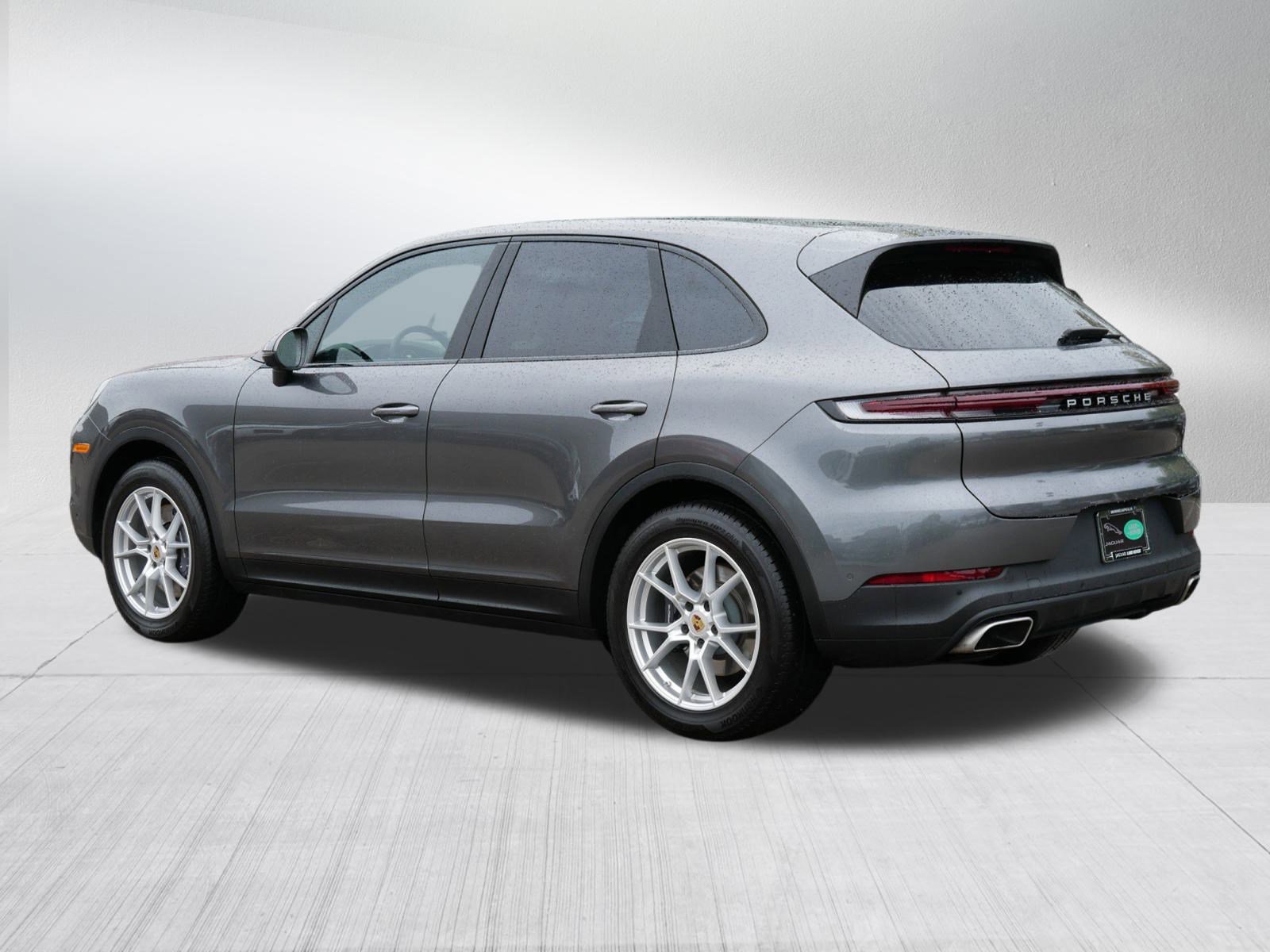 2024 Porsche Cayenne photo 3
