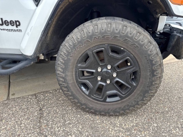 2020 Jeep Wrangler Unlimited Sahara High Altitude photo 2