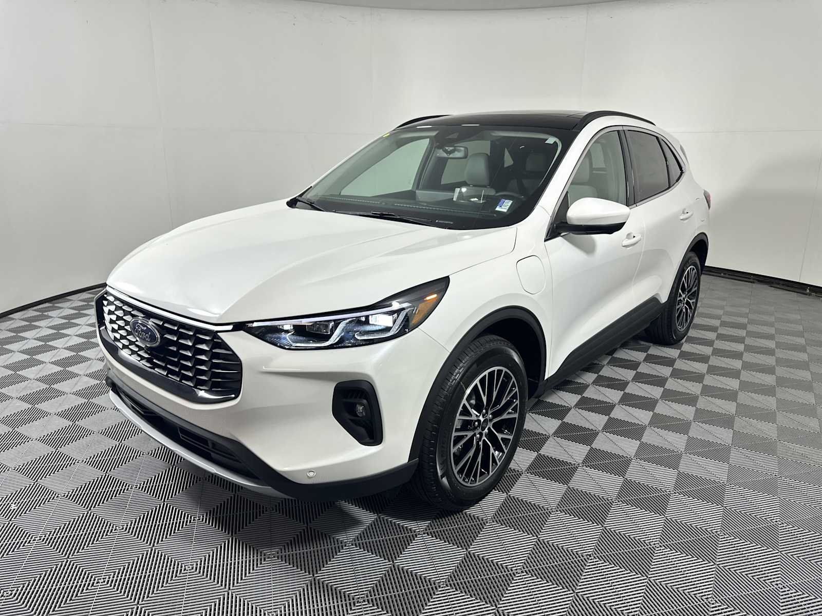 2025 Ford Escape Plug-In Hybrid photo 3