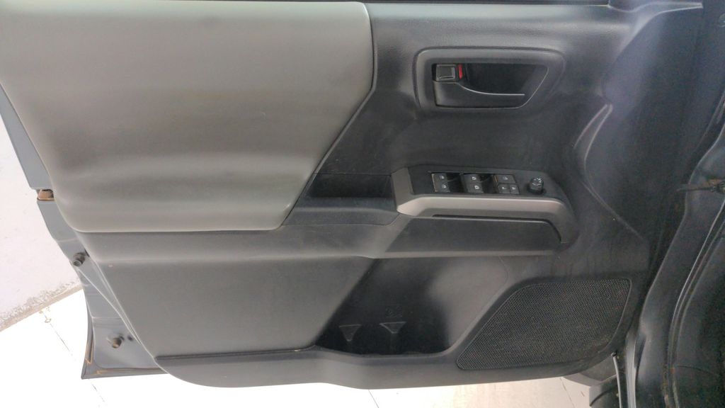 2023 Toyota Tacoma SR5 photo 20