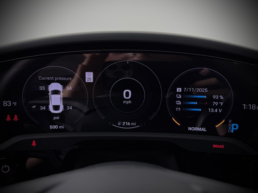 2024 Porsche Taycan photo 24