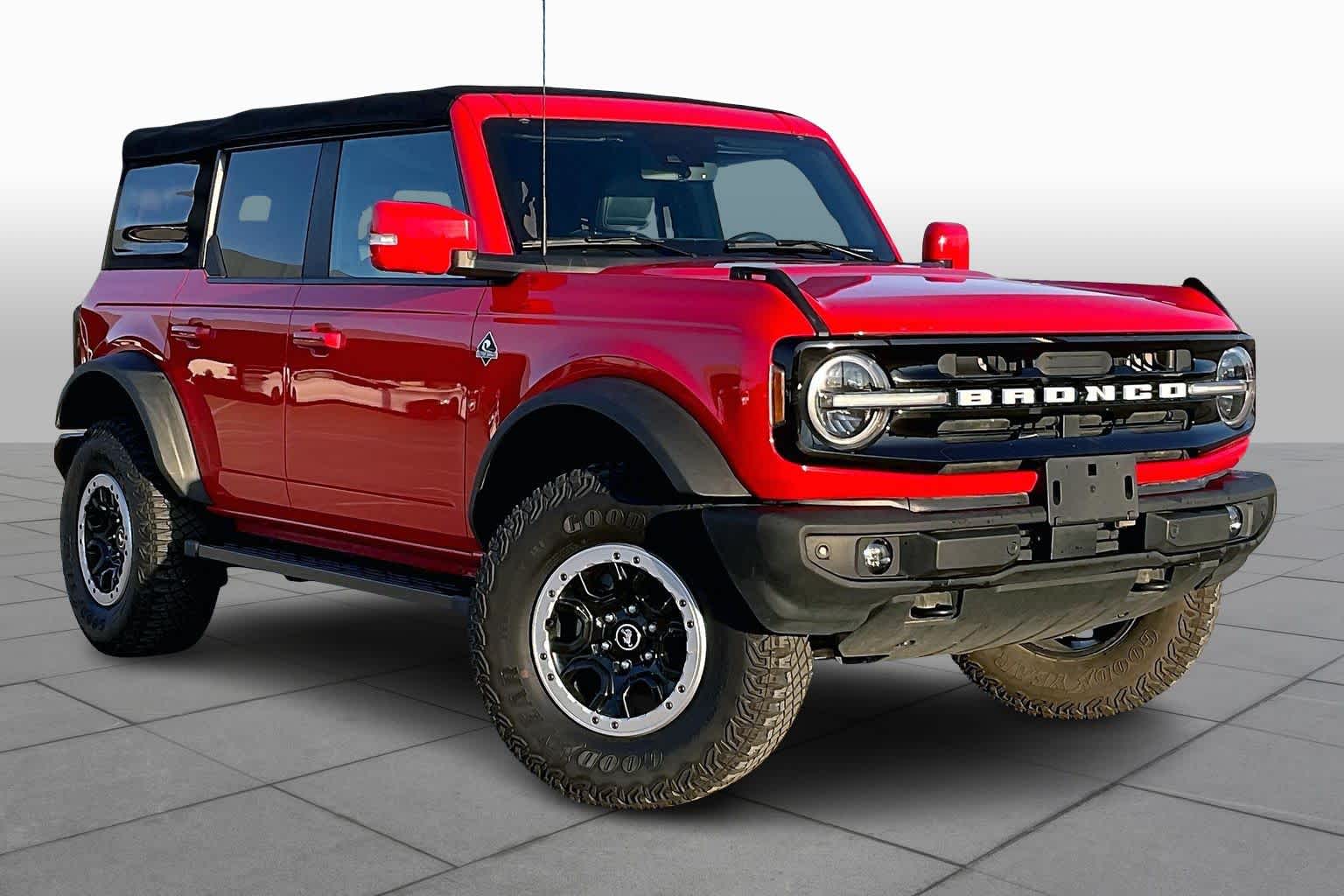 2022 Ford Bronco Outer Banks photo 2