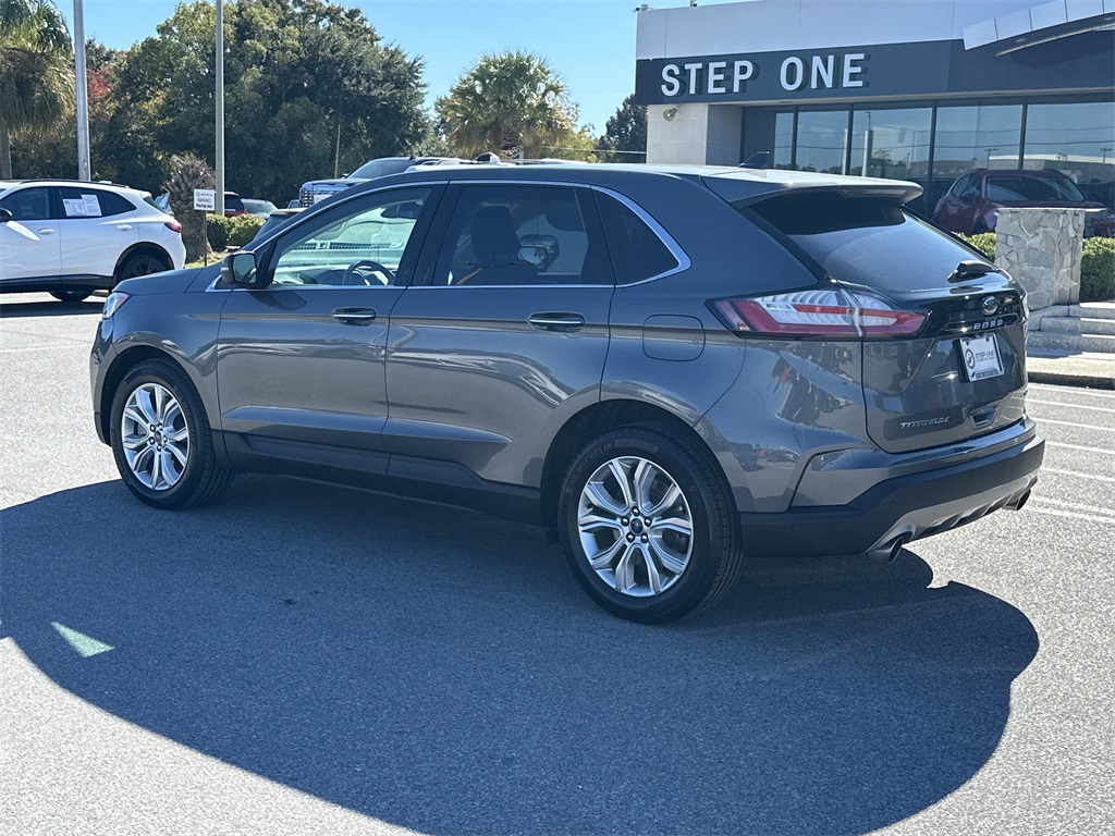 2022 Ford Edge Titanium photo 2