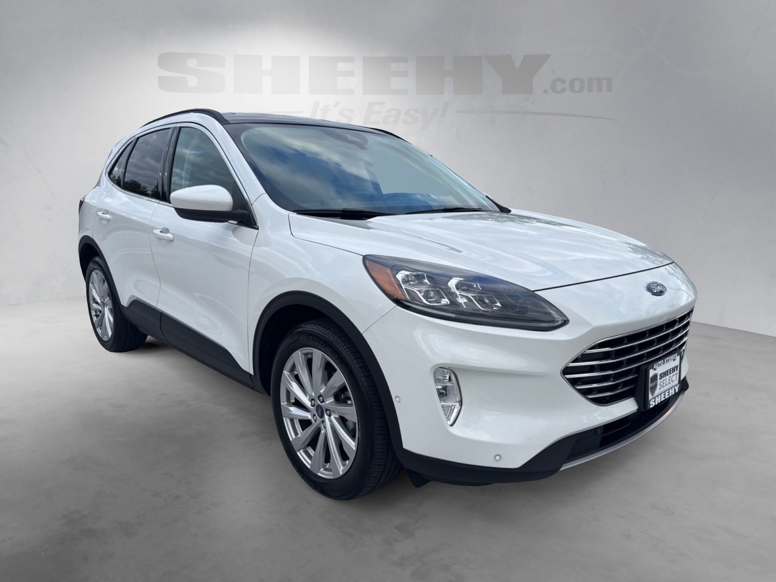 2021 Ford Escape Titanium Hybrid photo 2
